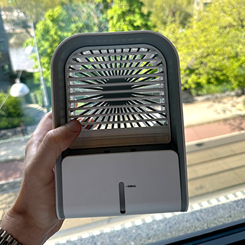 Hold and use the cooler